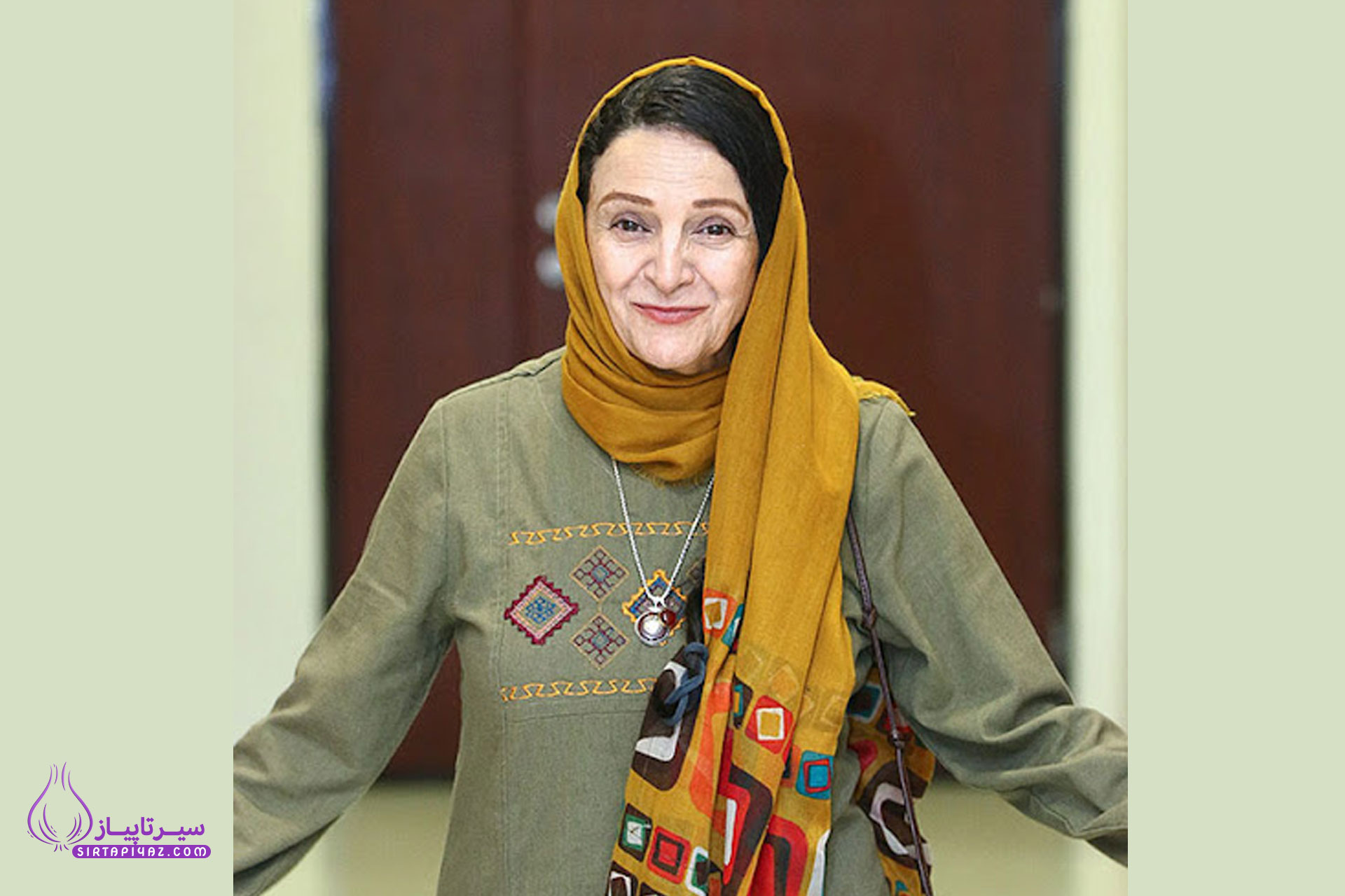گلاب آدینه گلاب آدینه